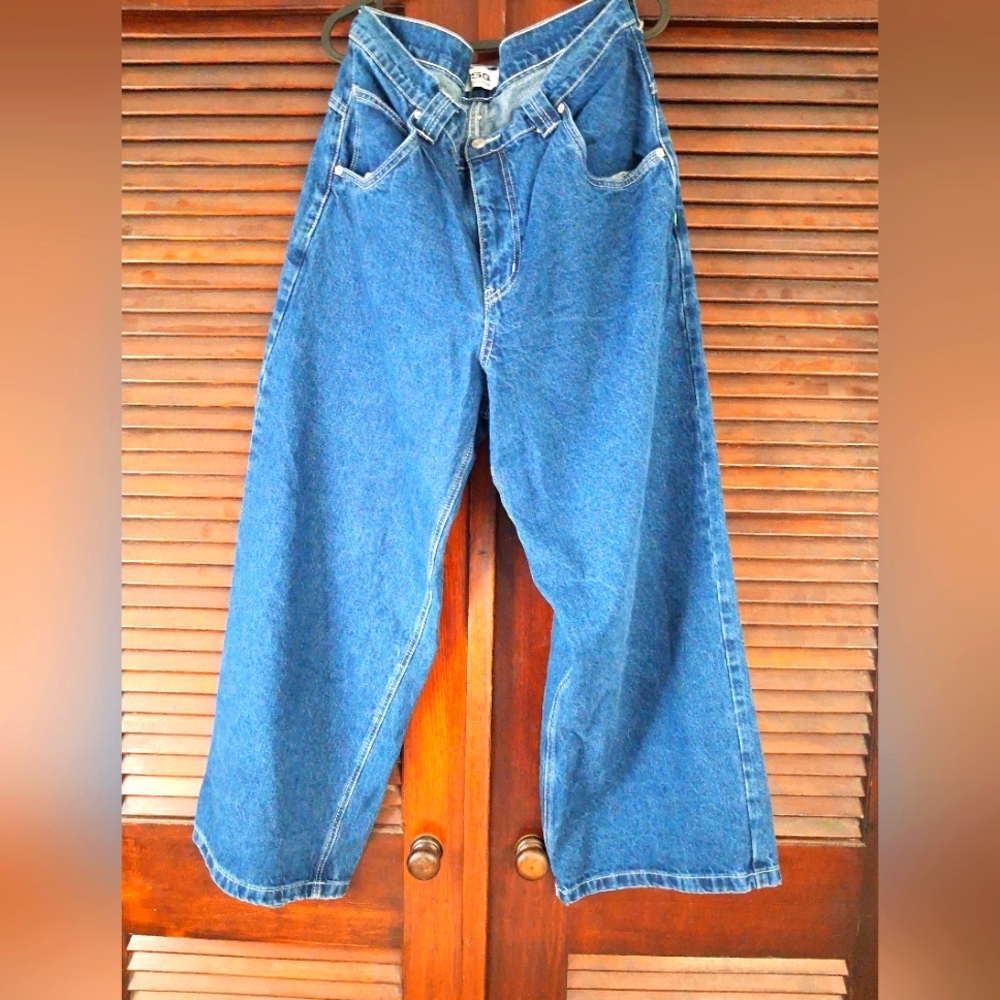 Never wotn wide legged jeans